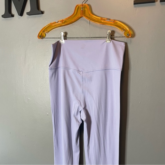 All in Motion lavender flare yoga pants women’s size large - Picture 5 of 8